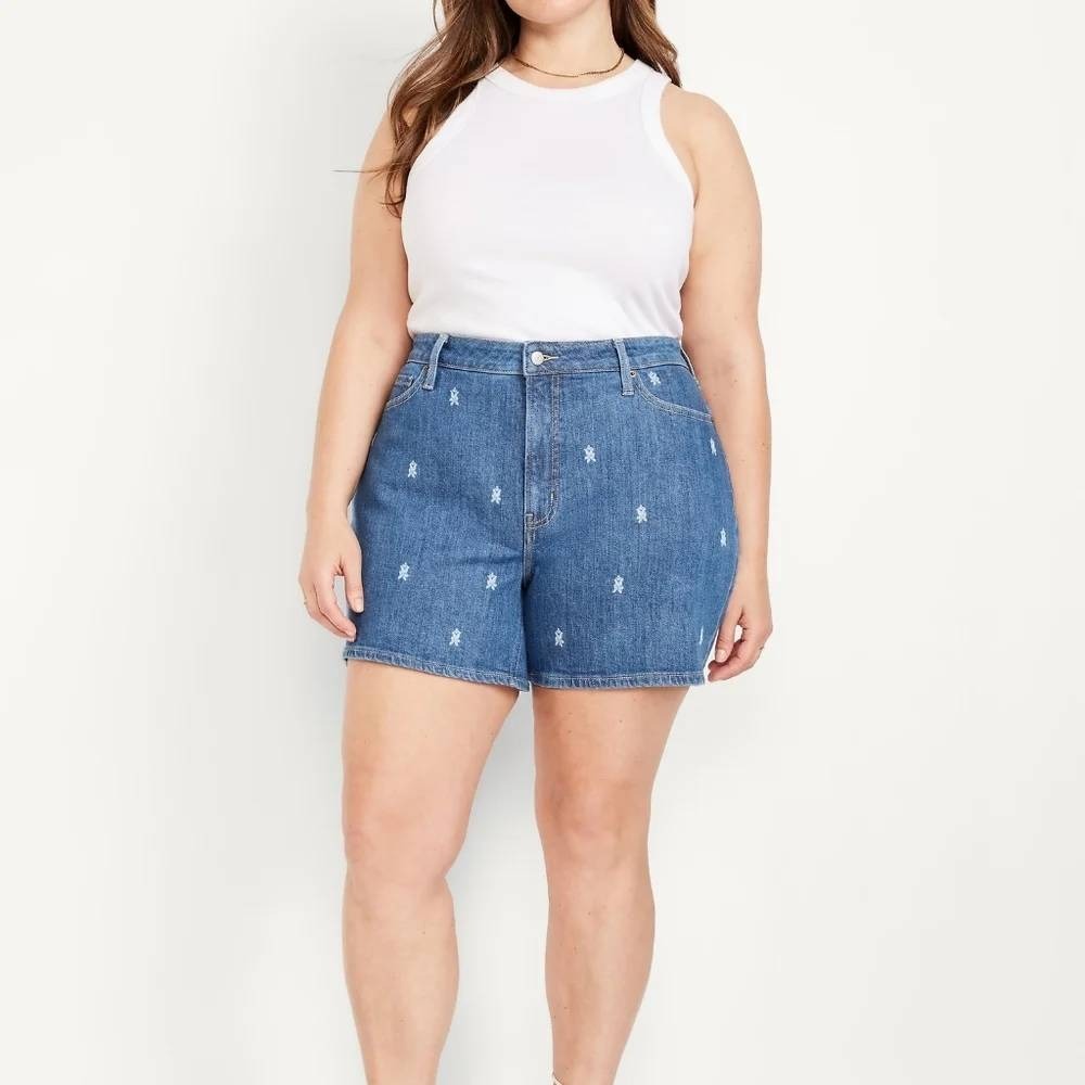 Old Navy NWOT Blue Denim Floral Print 5" Inseam High-Waisted OG Jean Shorts 18